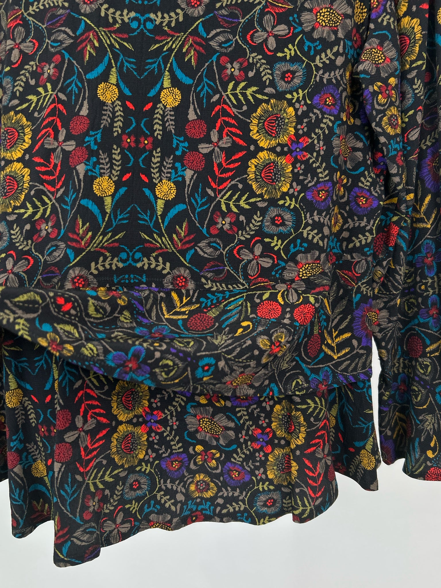 HABITAT Size S Black Floral Women Shirt