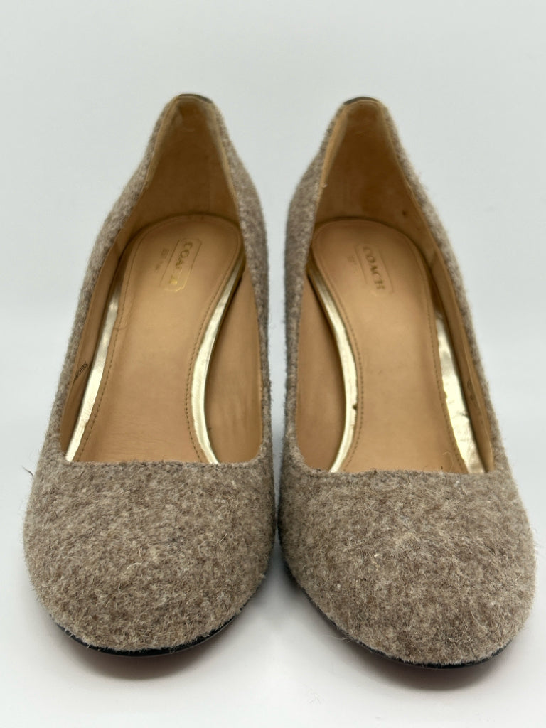 coach Women Size 9.5 Taupe and Chestnut Pumps