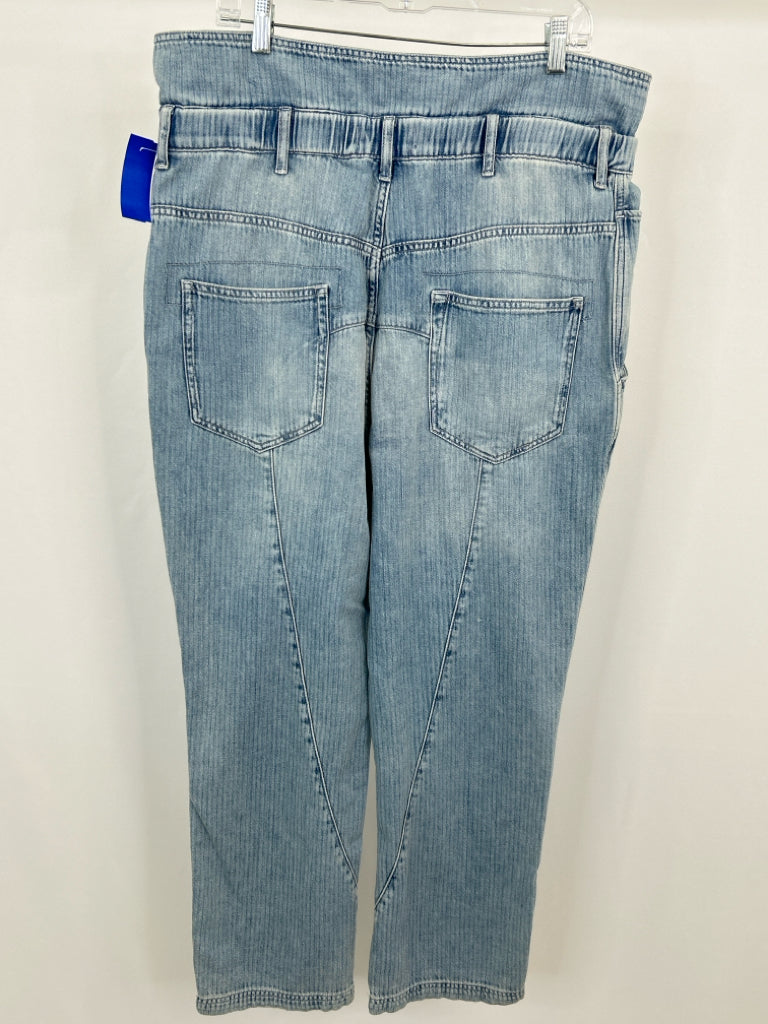 WE THE FREE Women Size L BLUE DENIM jeans