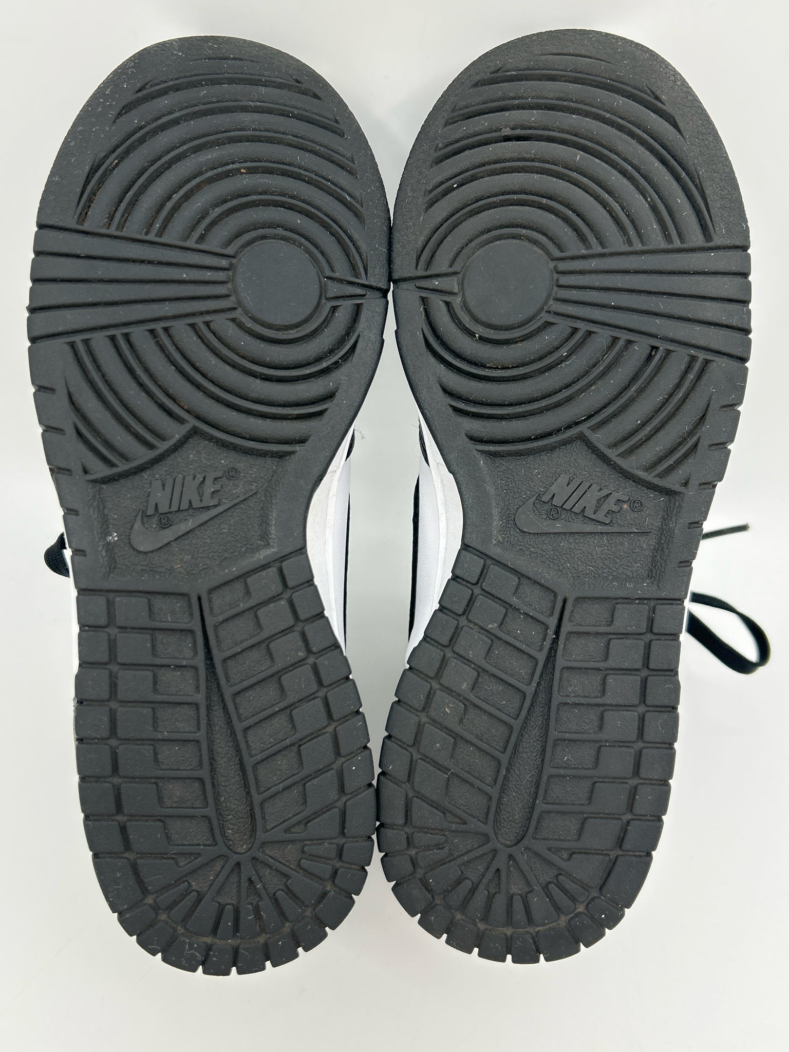 NIKE Size 7 Black & White Women Sneakers