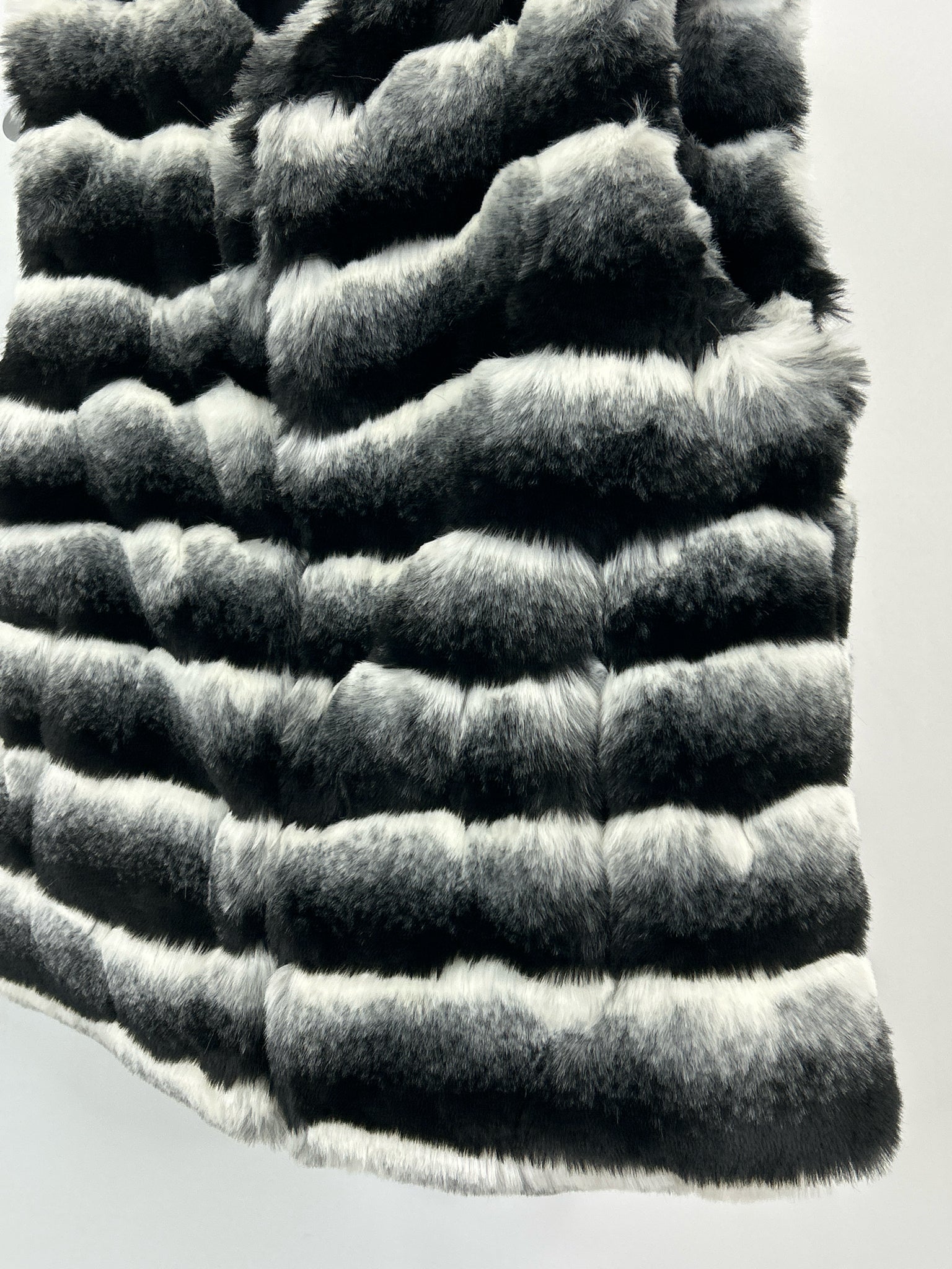 548 Size S Black and White Women Vest