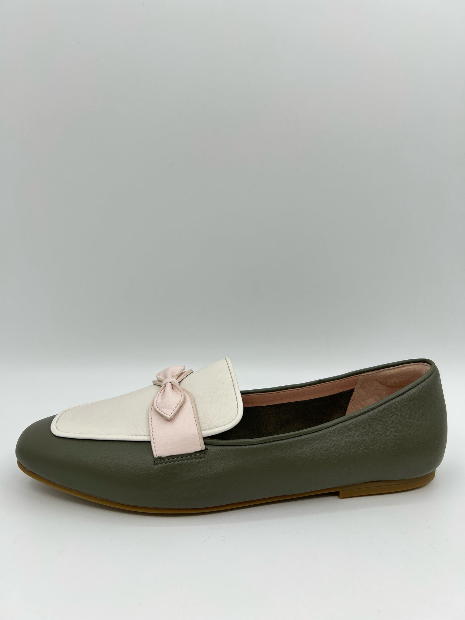 COLE HAAN Size 10B OLIVE AND WHITE Women Flats