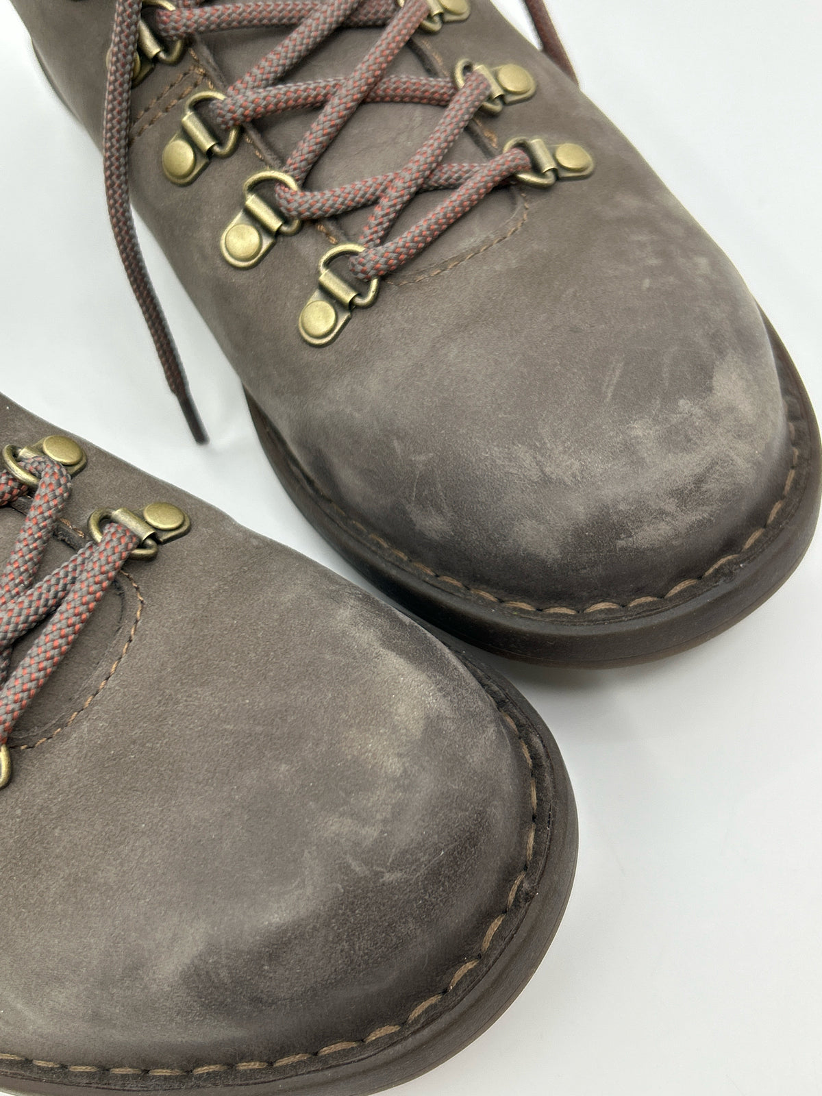BORN Size 9.5M Taupe Women Booties