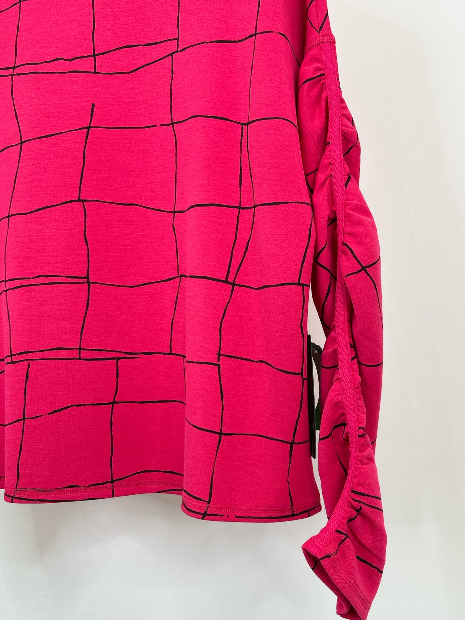 OLIVIA BY HABITAT CLOTHES Size S Magenta and Black Women Pullover