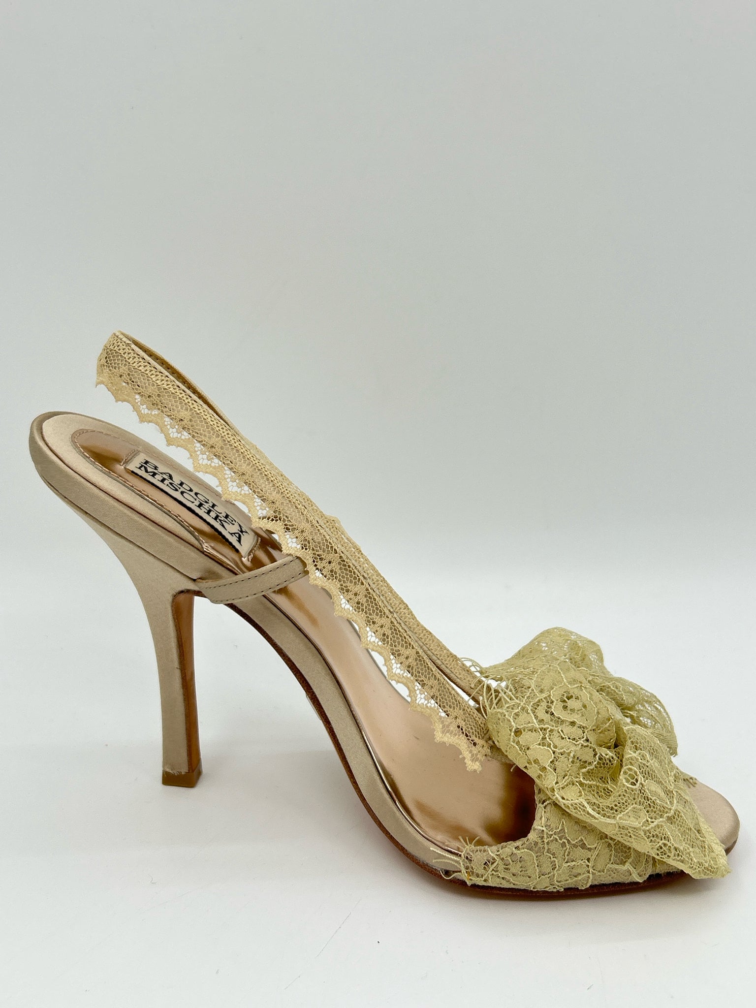BADGLEY MISCHKA Size 8M Cream Women Sandal