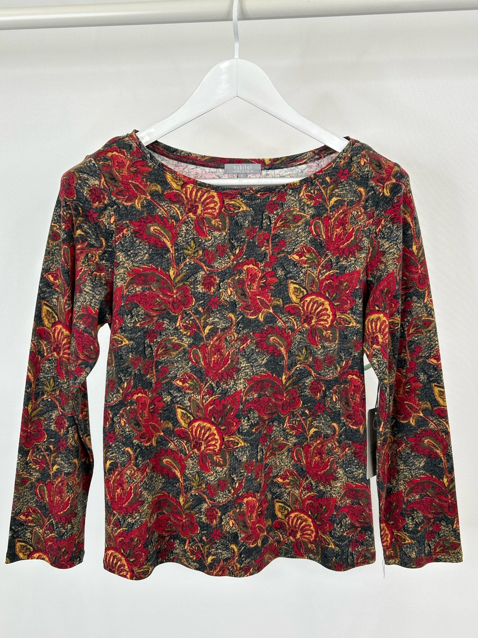 HABITAT Size S Wine Print Women T-shirt NWT