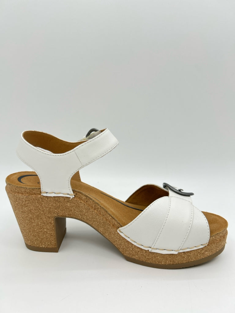 AETREX Size 9/9.5 White Women's Sandal