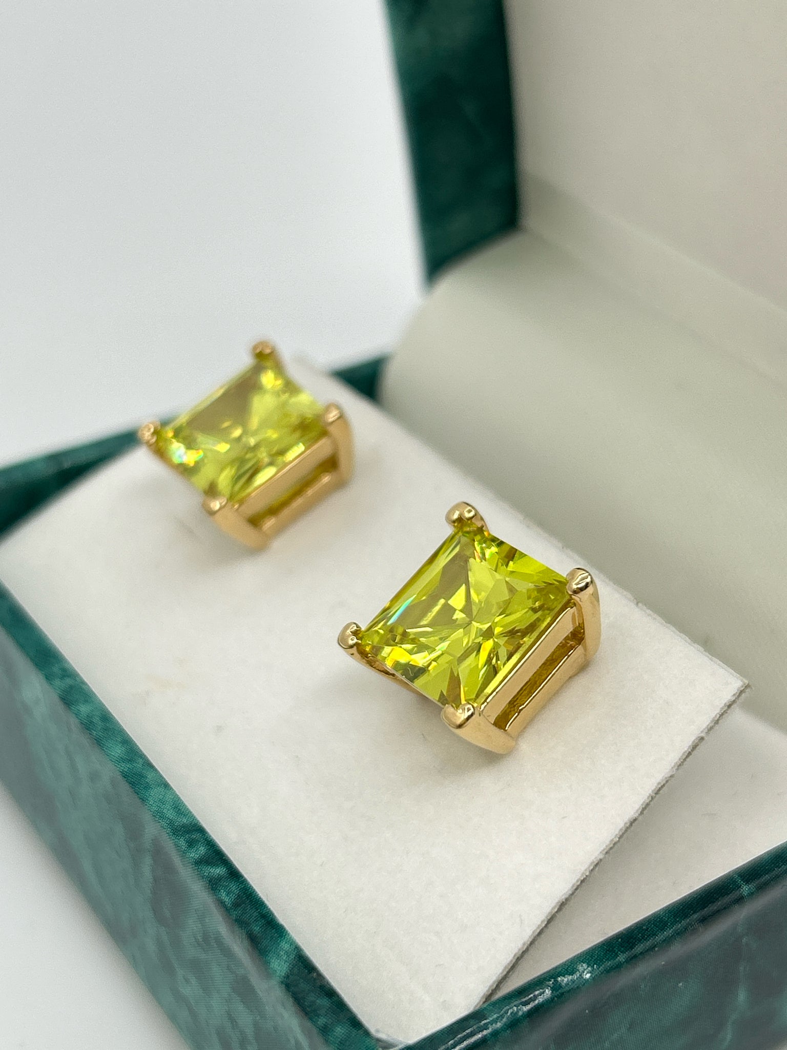 SUZANNE SOMERS YELLOW GREEN Earrings