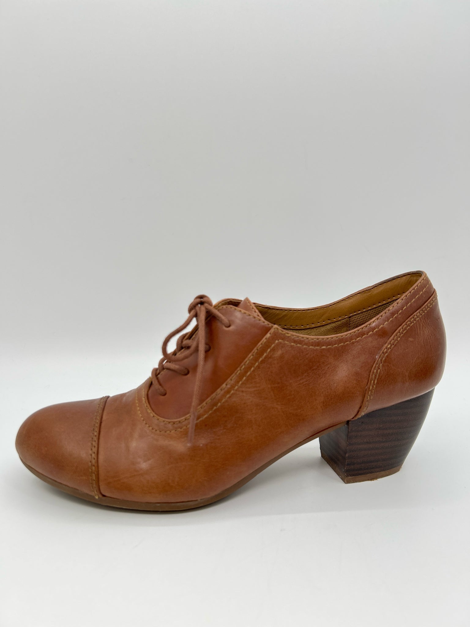 COMFORTIVA Size 9.5M Tan Women Pumps