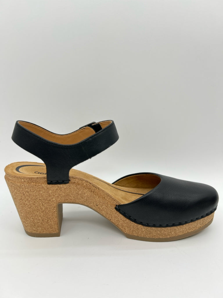 AETREX Size 9/9.5 Black Finley Women's Clogs NIB