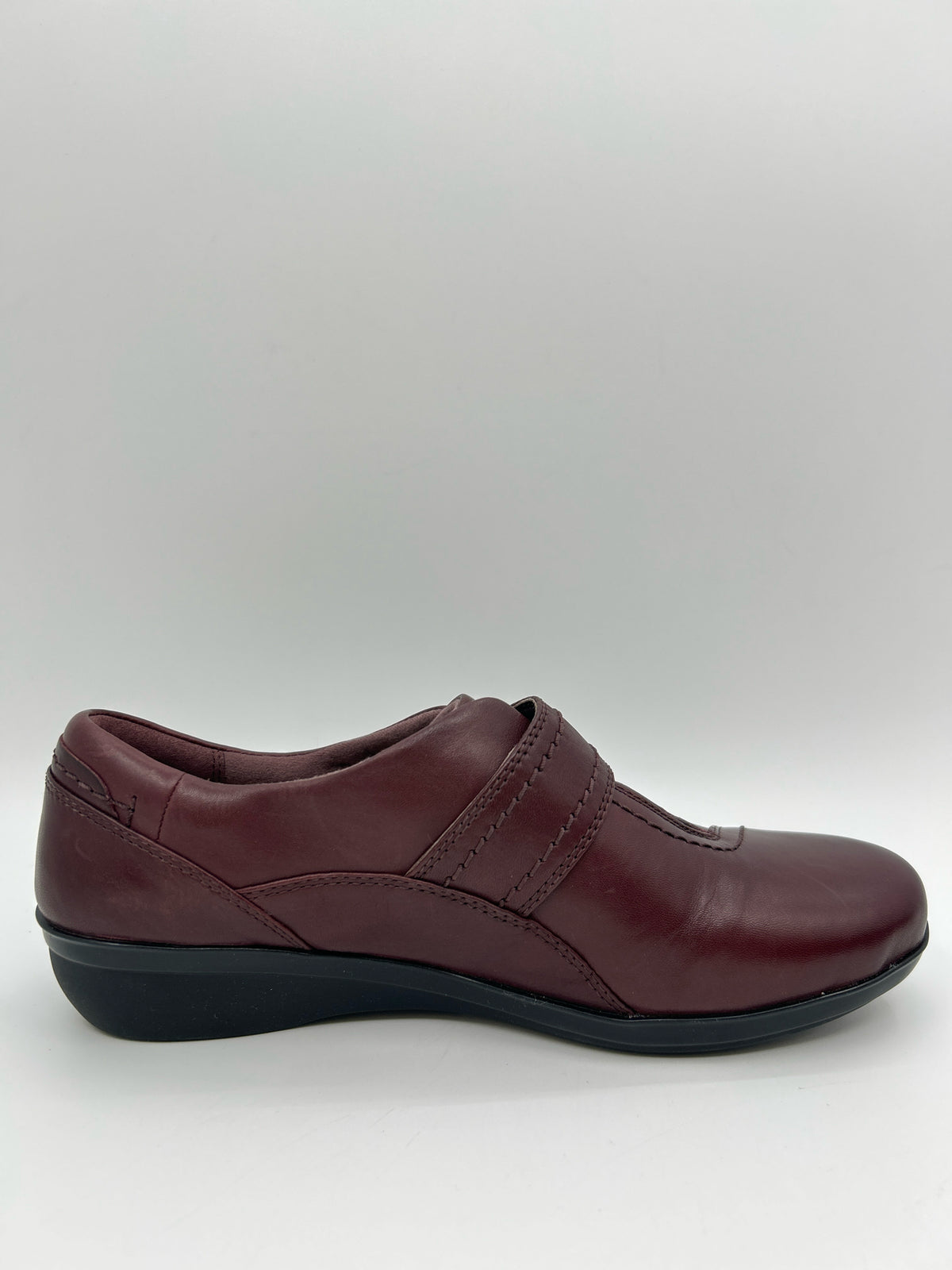 CLARKS COLLECTION NWOB Size 7 Burgundy Women Shoes