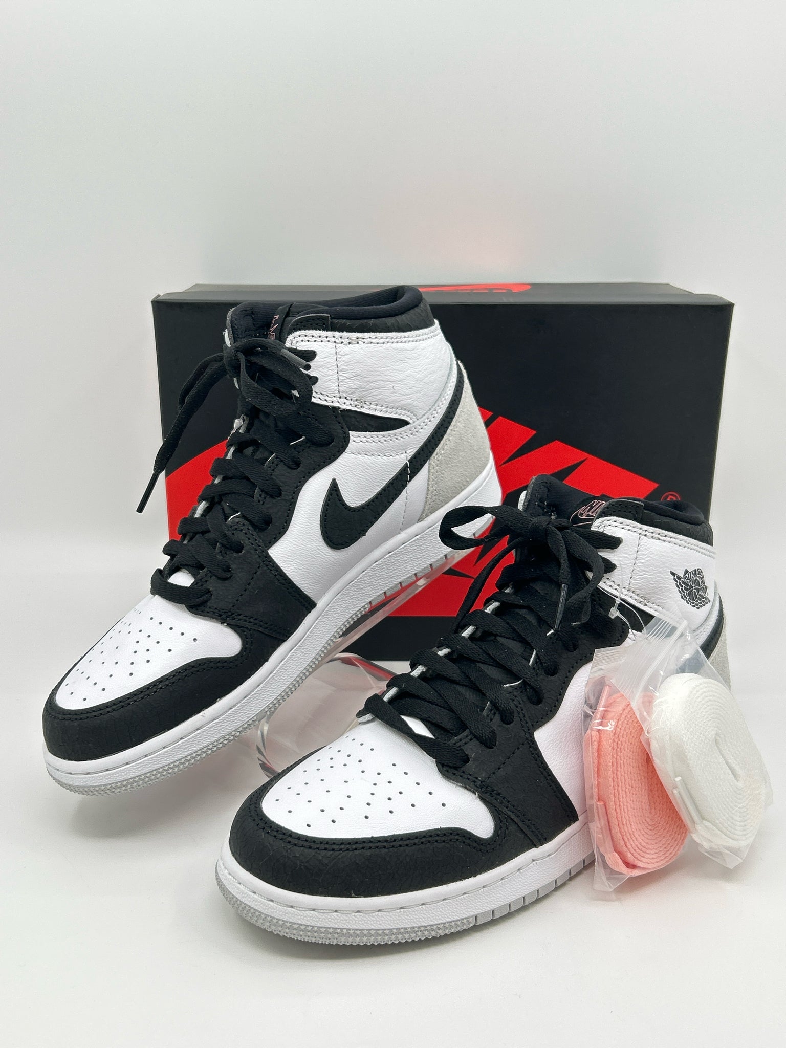 NIKE Size 8 White and Black Women Sneakers NIB