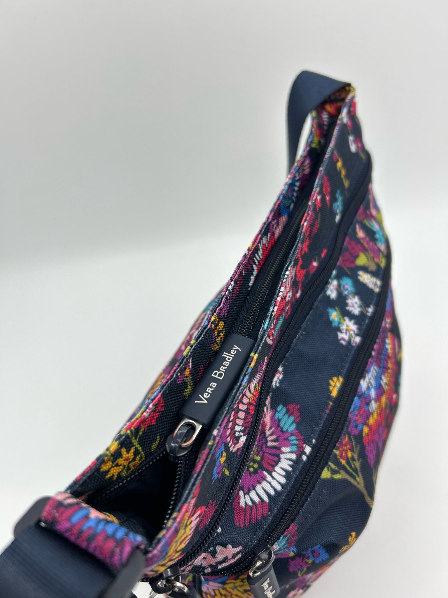 VERA BRADLEY NAVY FLORAL Women Purse