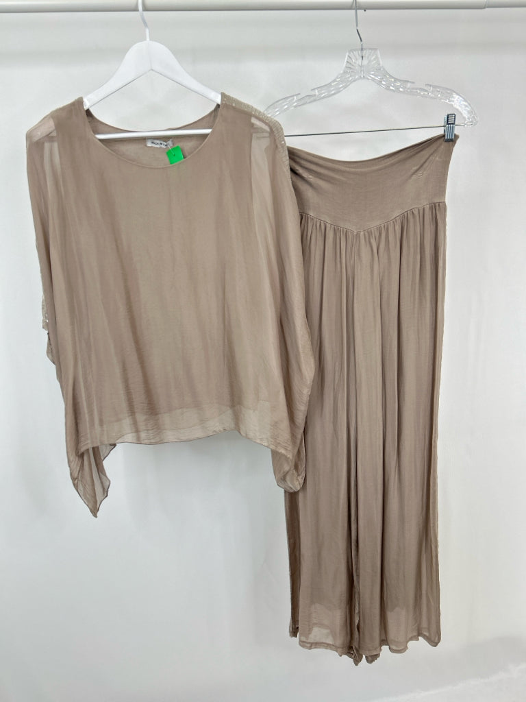 MADE IN ITALY Size L/XL Taupe 2-Piece w/pants