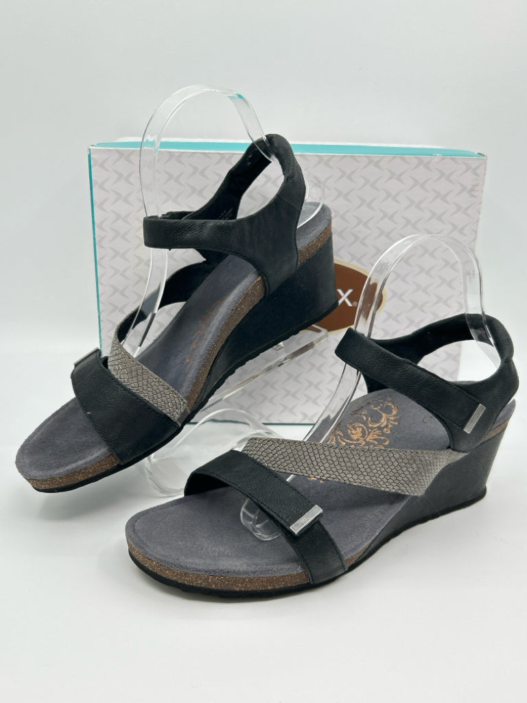 AETREX Size 10 Black Women's Sandal