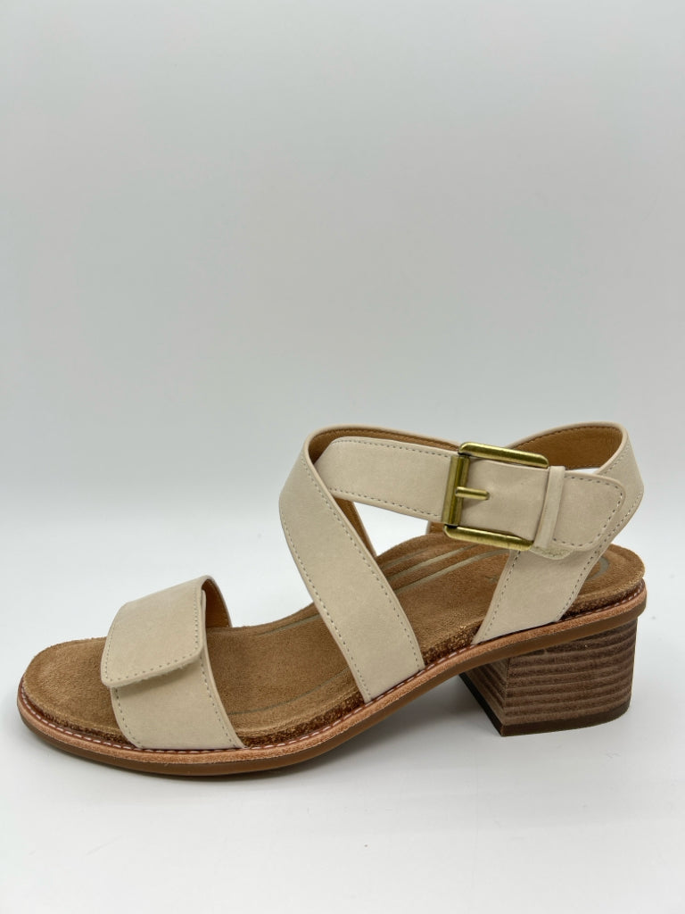 AETREX Size 8.5 Ivory Women's Sandal