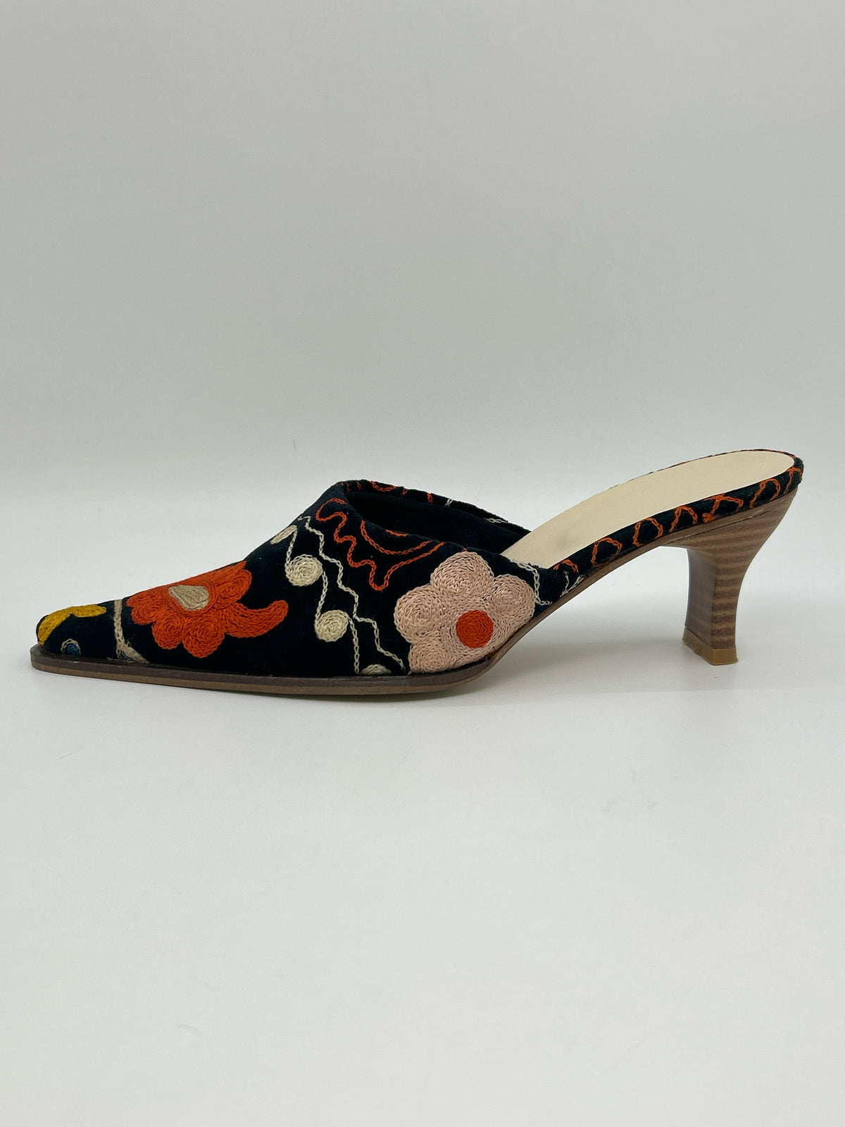 Kilim Art Size 7/7.5 Black Floral Women Pumps