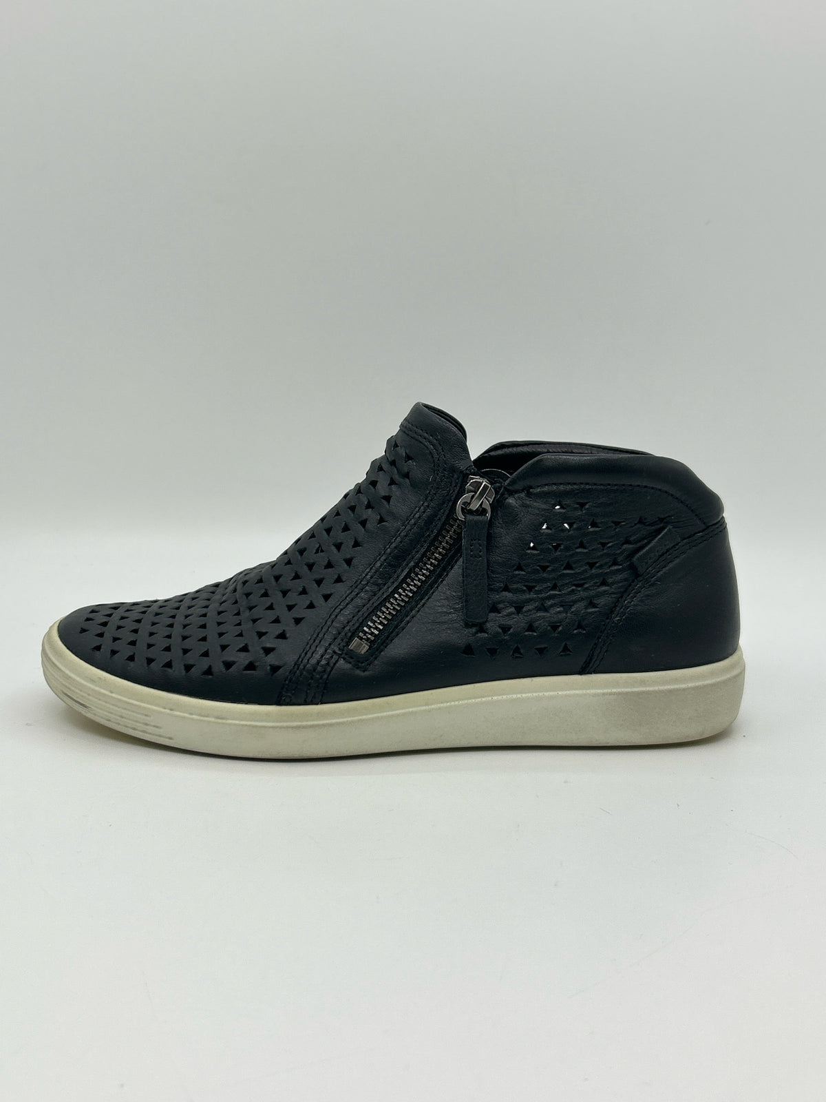 ECCO Size 9 Black Women Booties