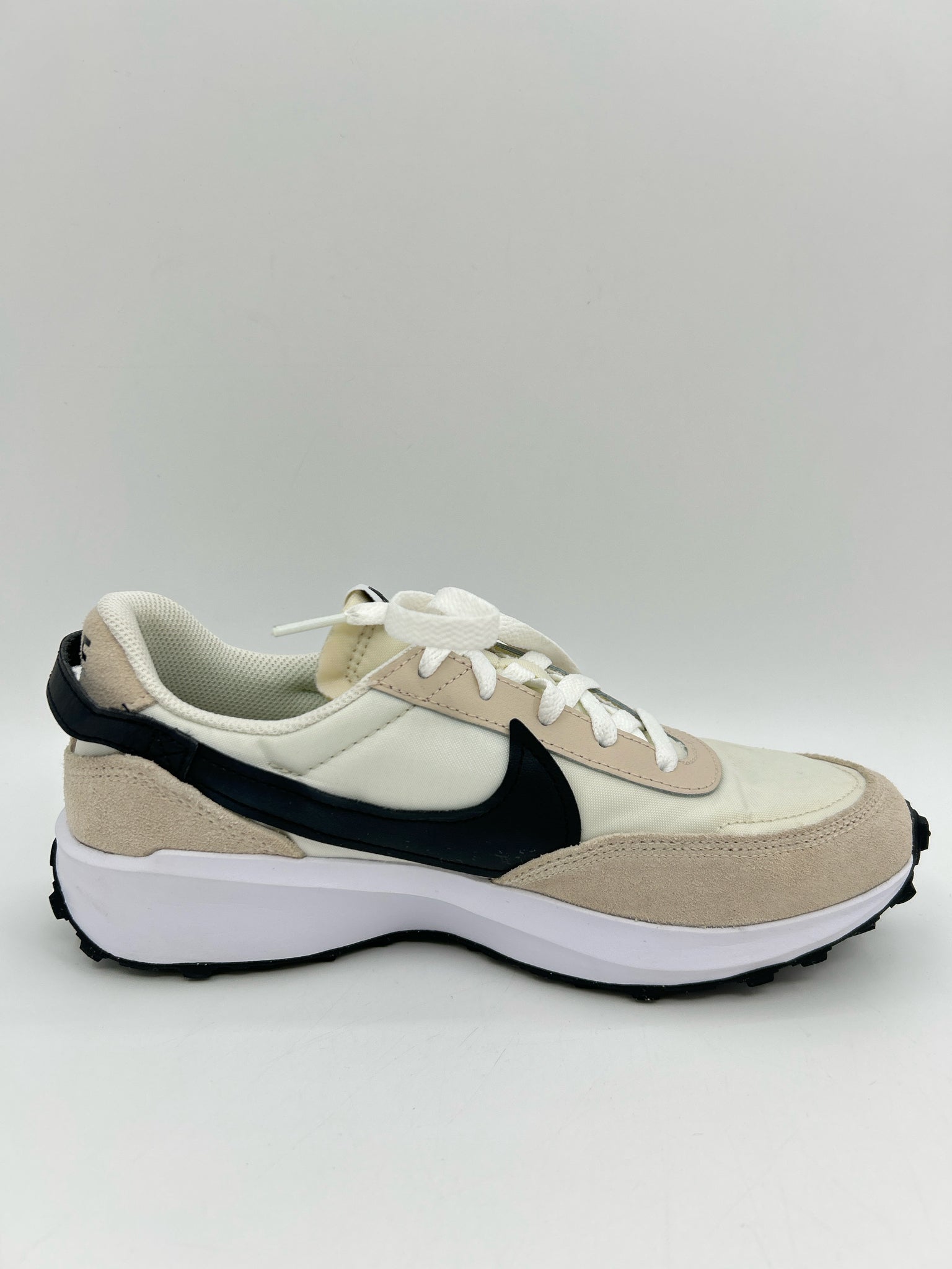 NIKE Size 8 Beige Women Sneakers