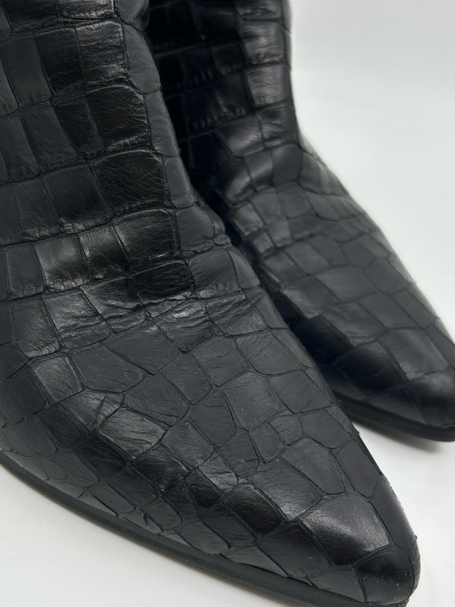 STUART WEITZMAN Size 8M Black Women Booties