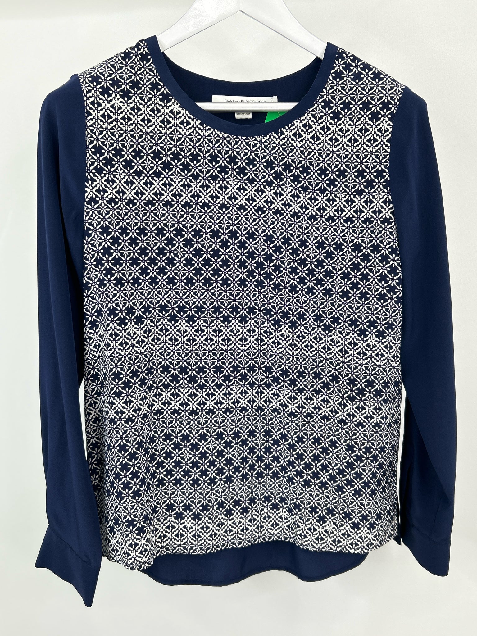 DIANE VON FURSTENBERG Size 8 NAVY AND WHITE Women Top