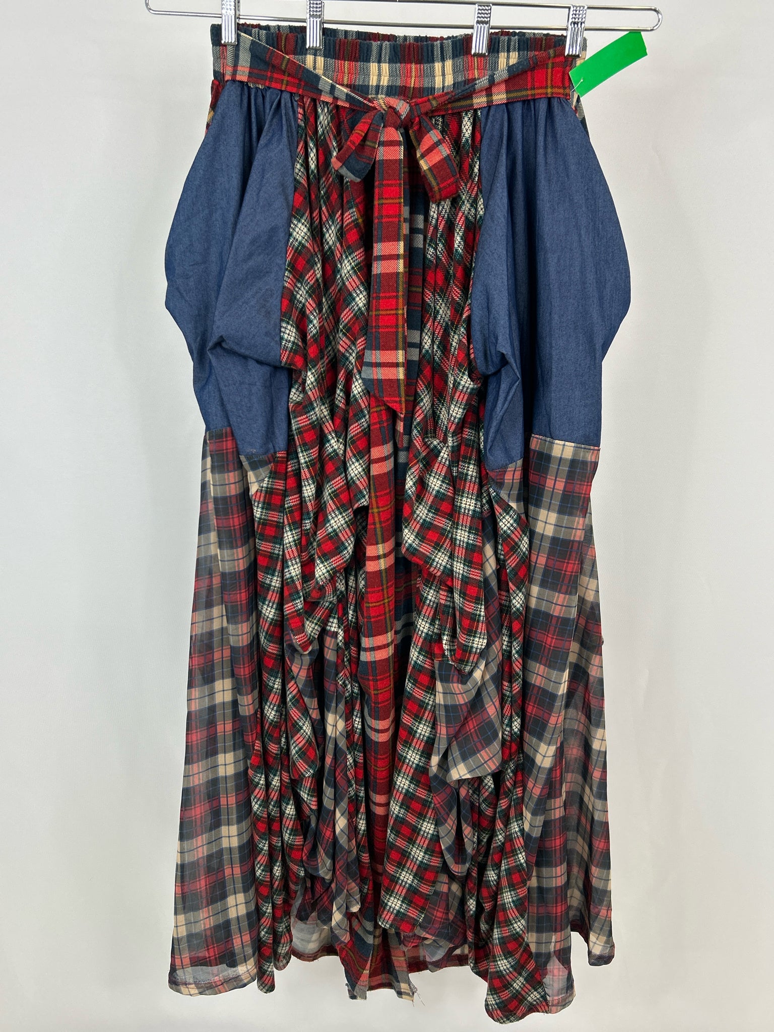 FT INC Size One Size Red Plaid Women Skirt