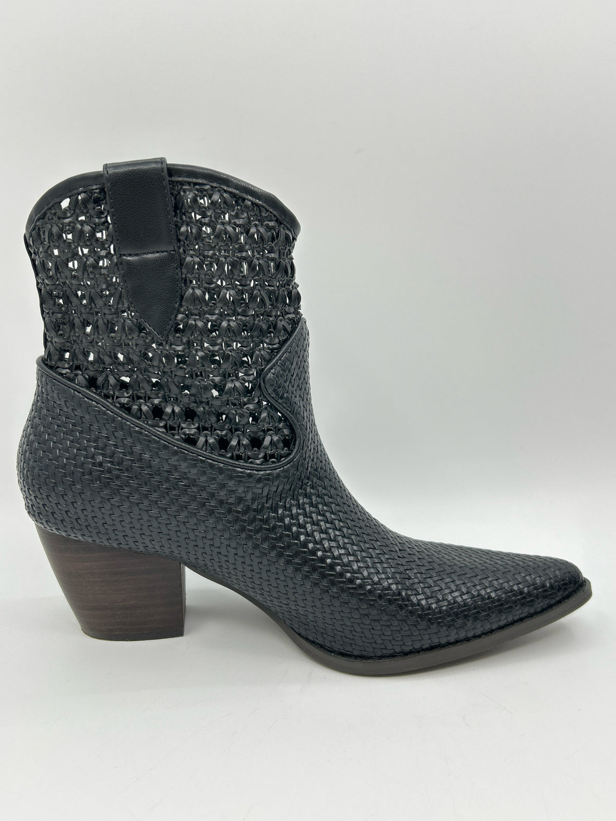COCONUTS Size 7.5 Black Women Booties