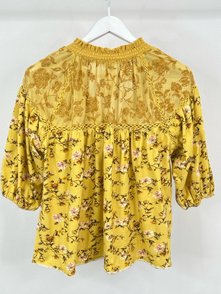 SUNDANCE Size M YELLOW FLORAL Top