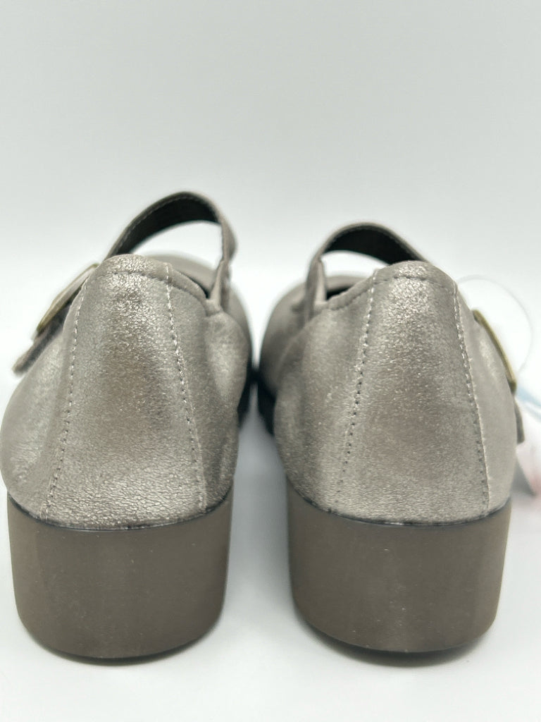AETREX Size 7.5/8 Silver Women's Shoes