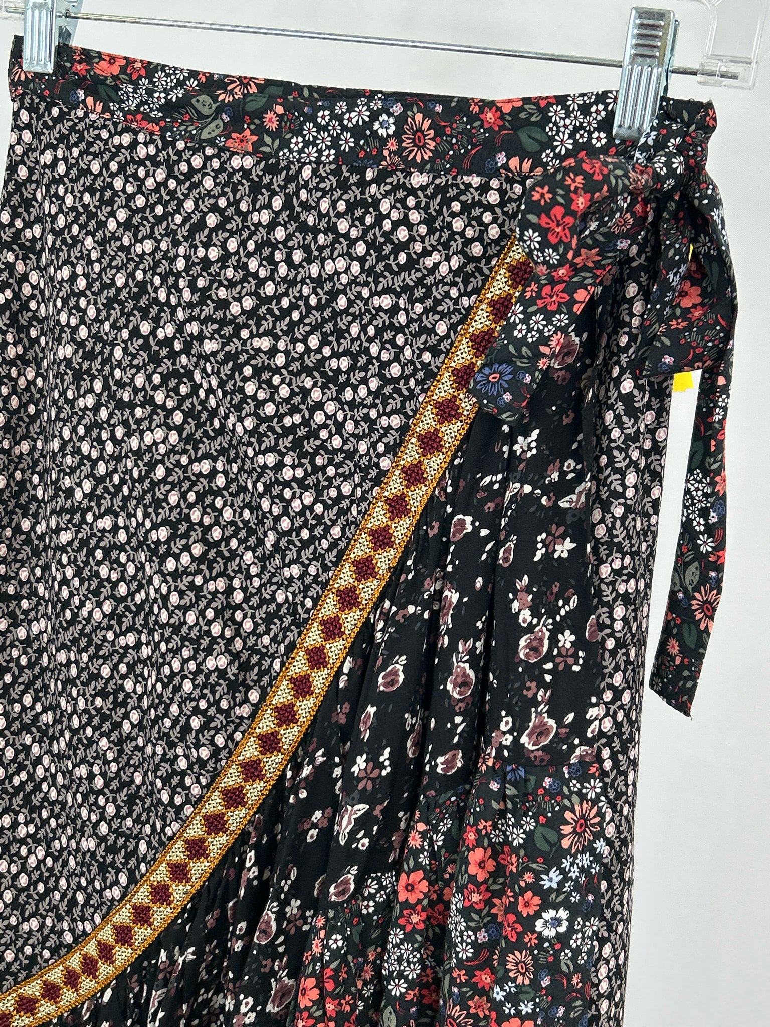 FREE PEOPLE Size 2 Black Floral Women Skirt