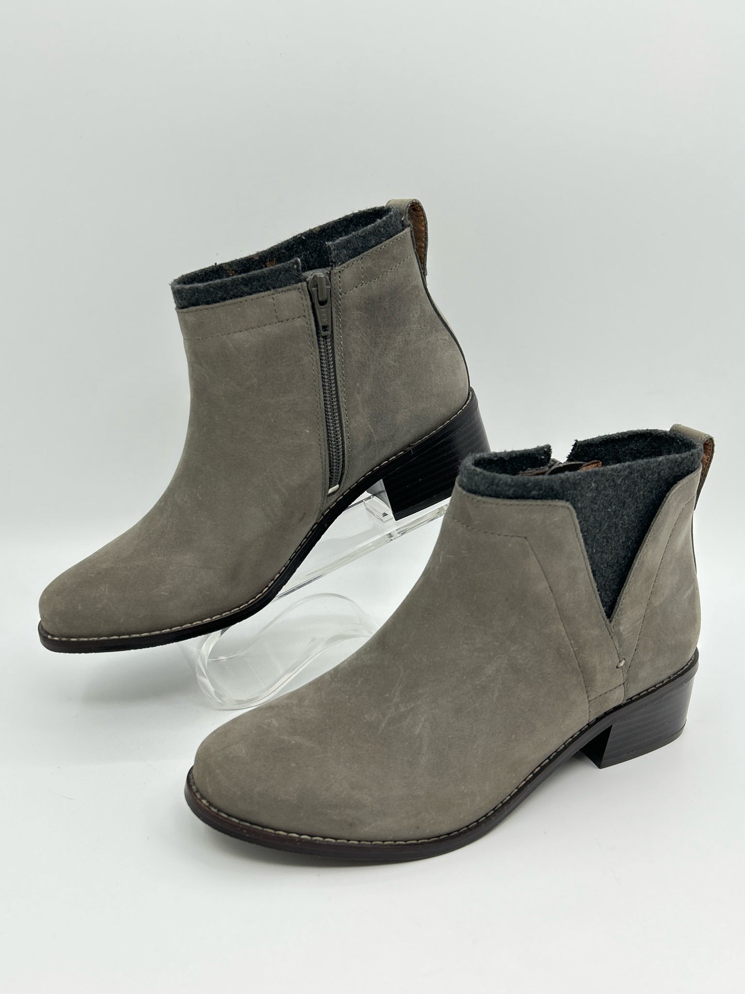 VIONIC Size 7 Grey Women Booties
