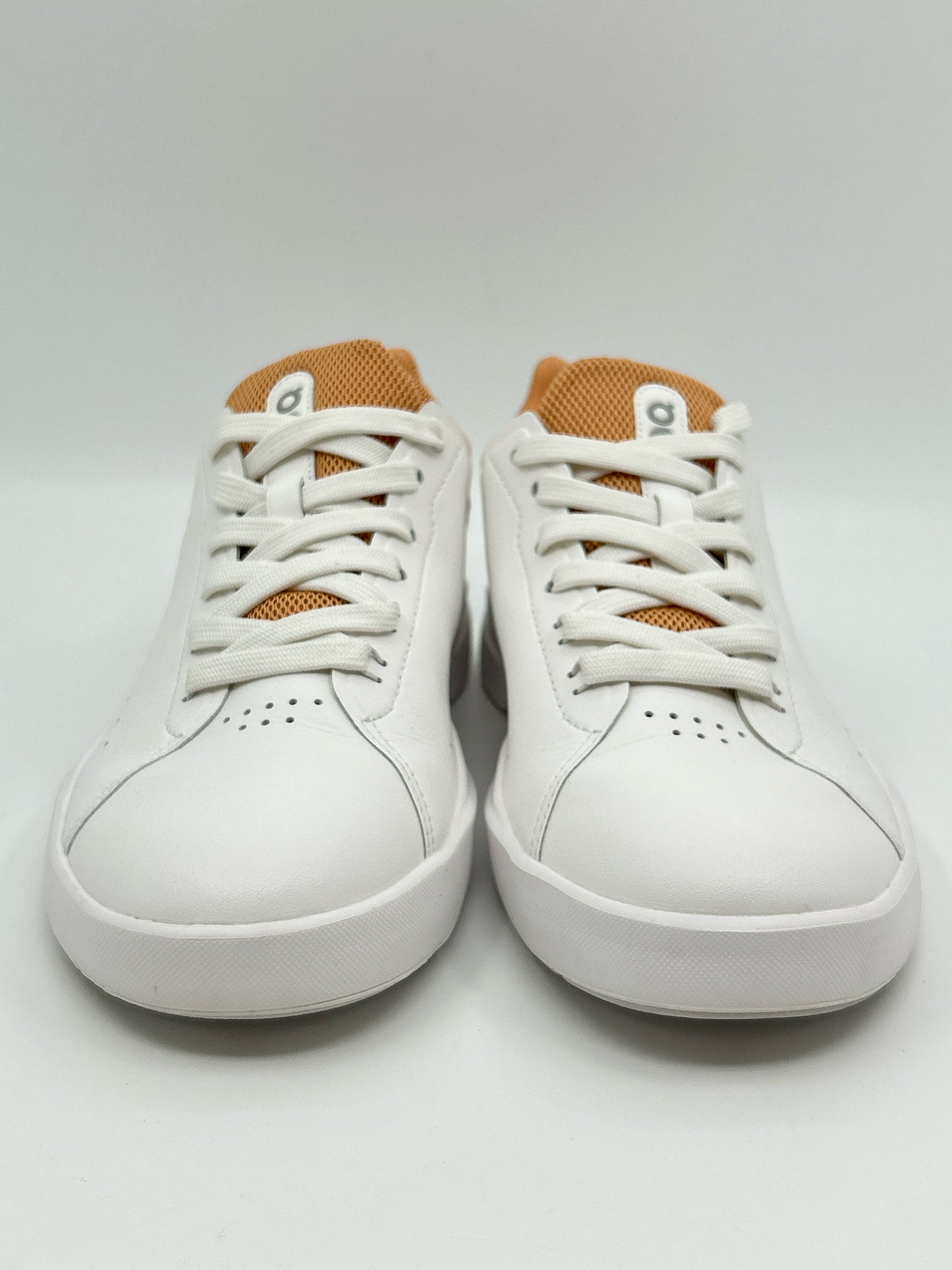 ON CLOUD Size 8 White Women Sneakers