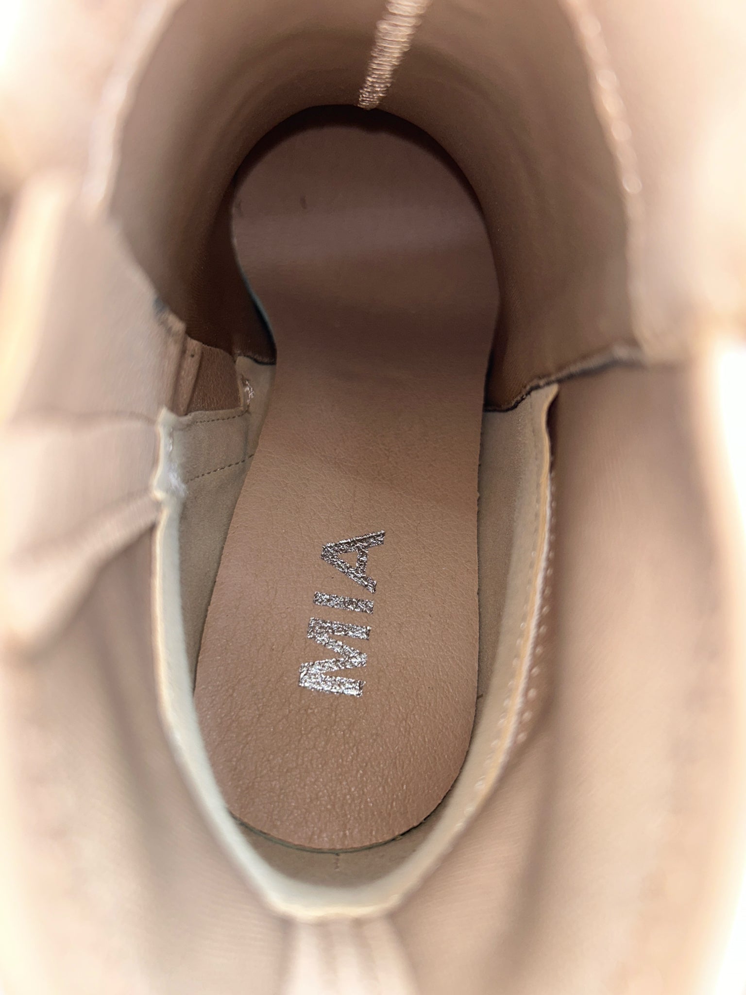 MIA Size 7M nude Women Booties