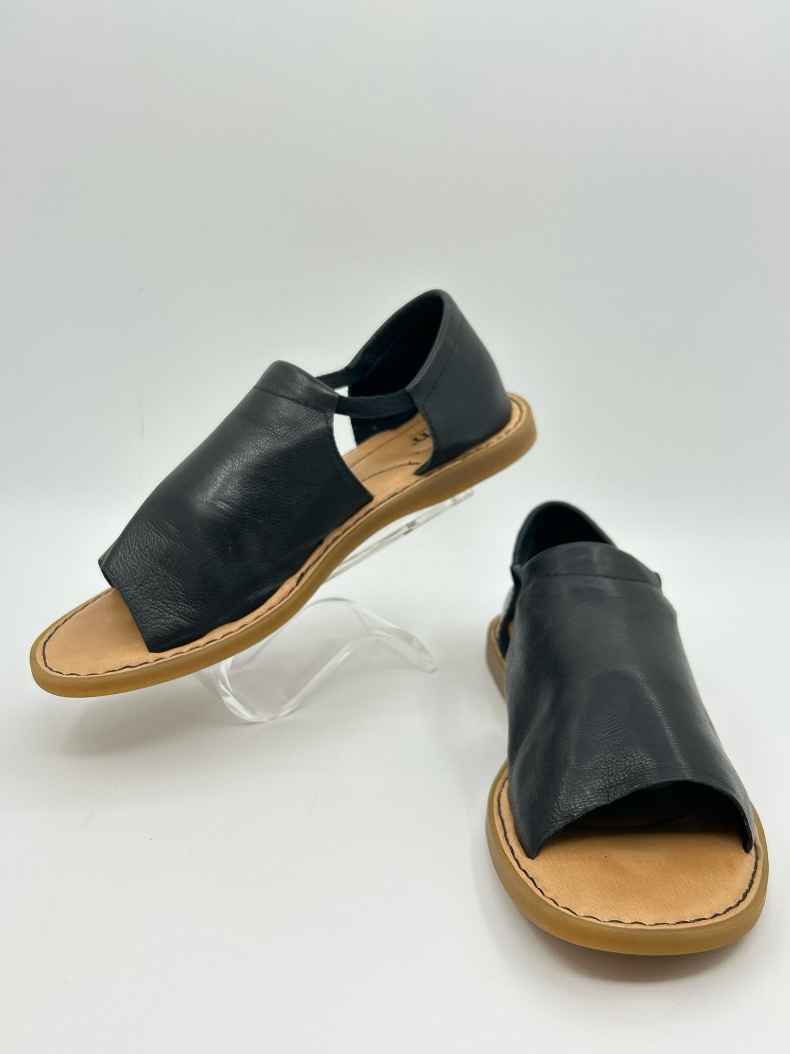 BORN Size 9M Black Women Sandal