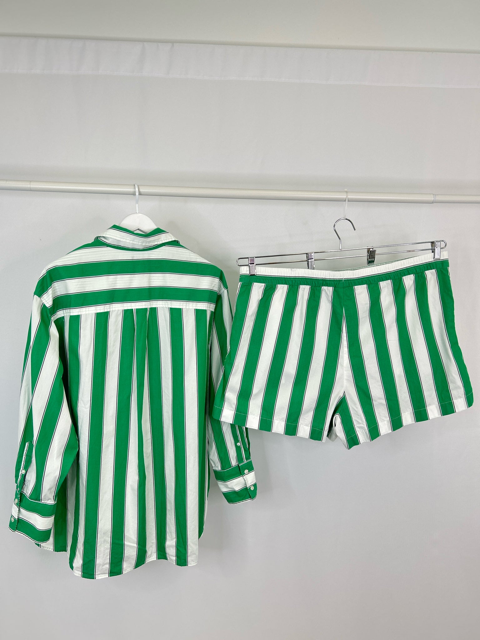 GAP Size XXL GREEN AND WHITE Women 2-Piece w/shorts