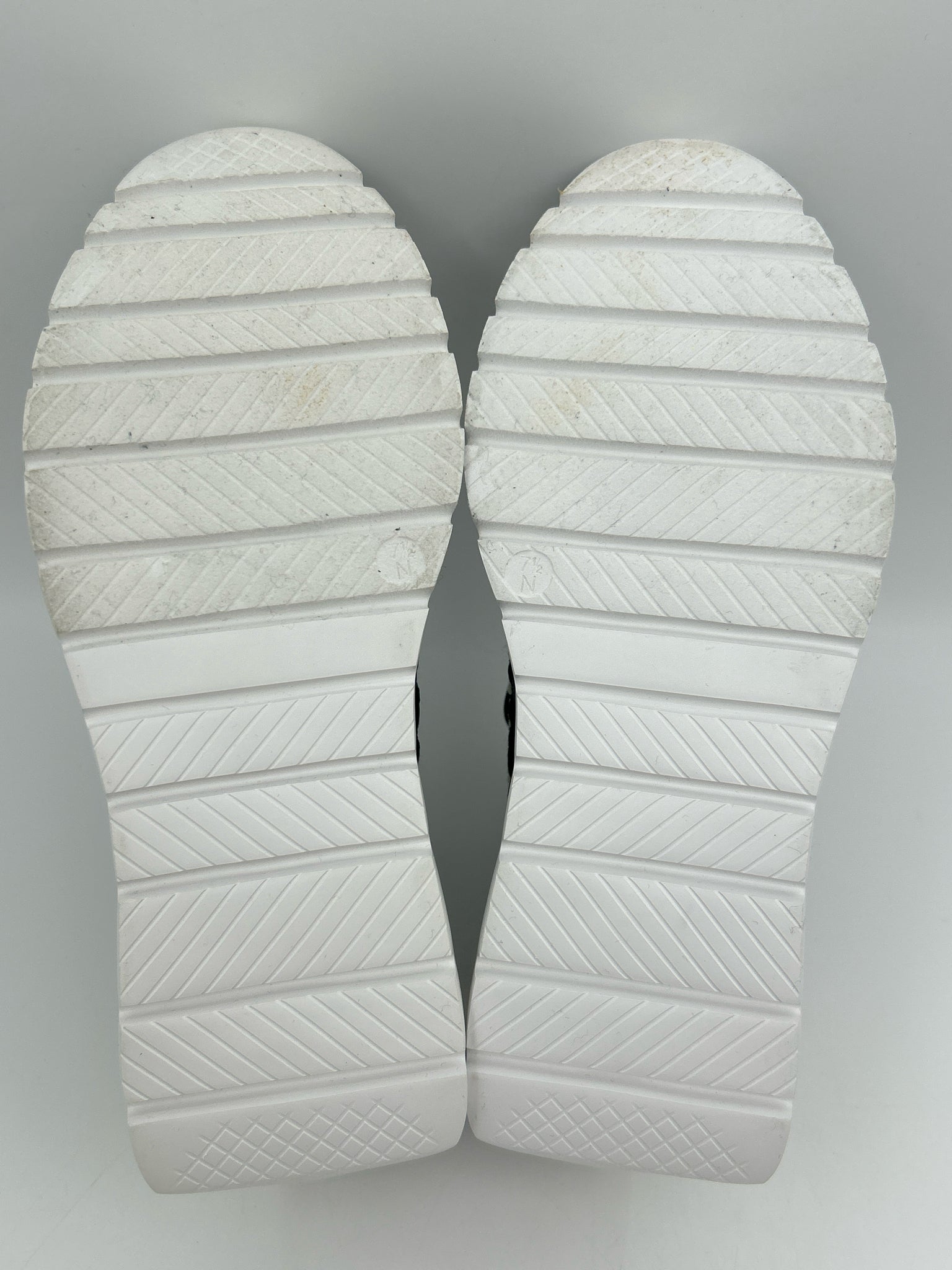 VANELI Size 7N Black & White Women Sneakers