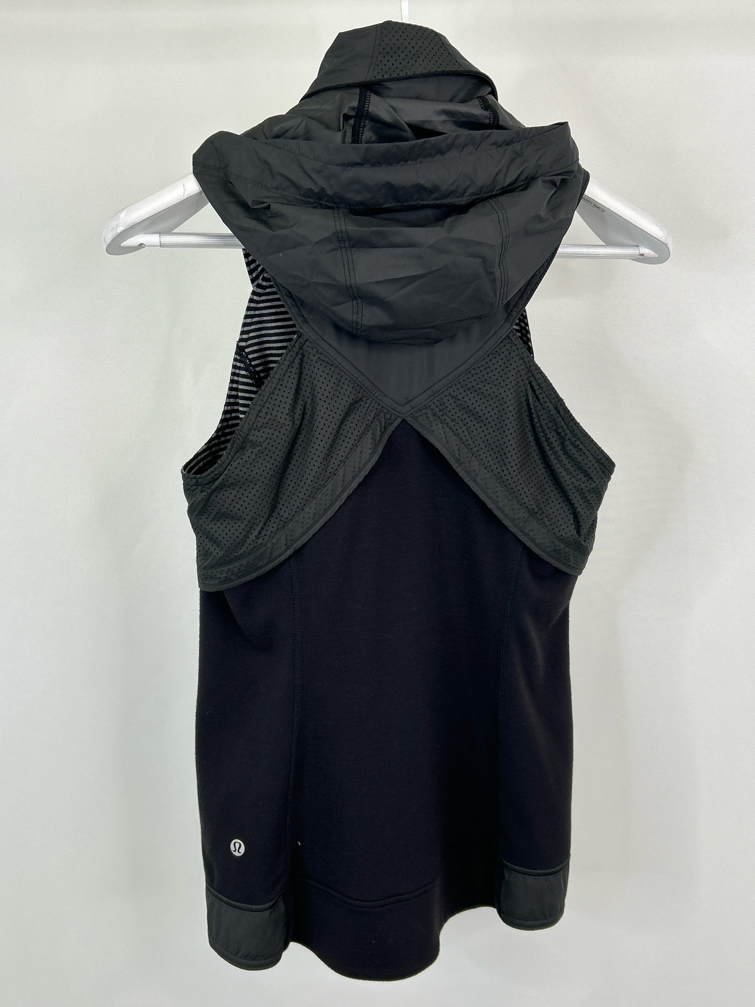LULULEMON Size 6 black and grey Women Vest