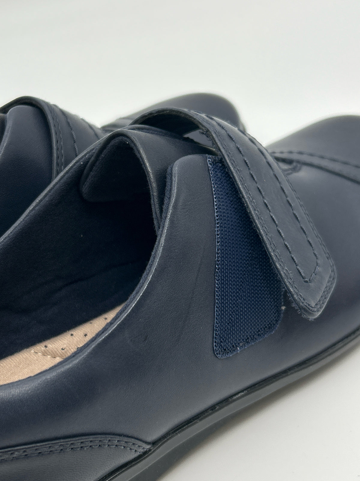 CLARKS COLLECTION NWOB Size 7 Navy Women Shoes