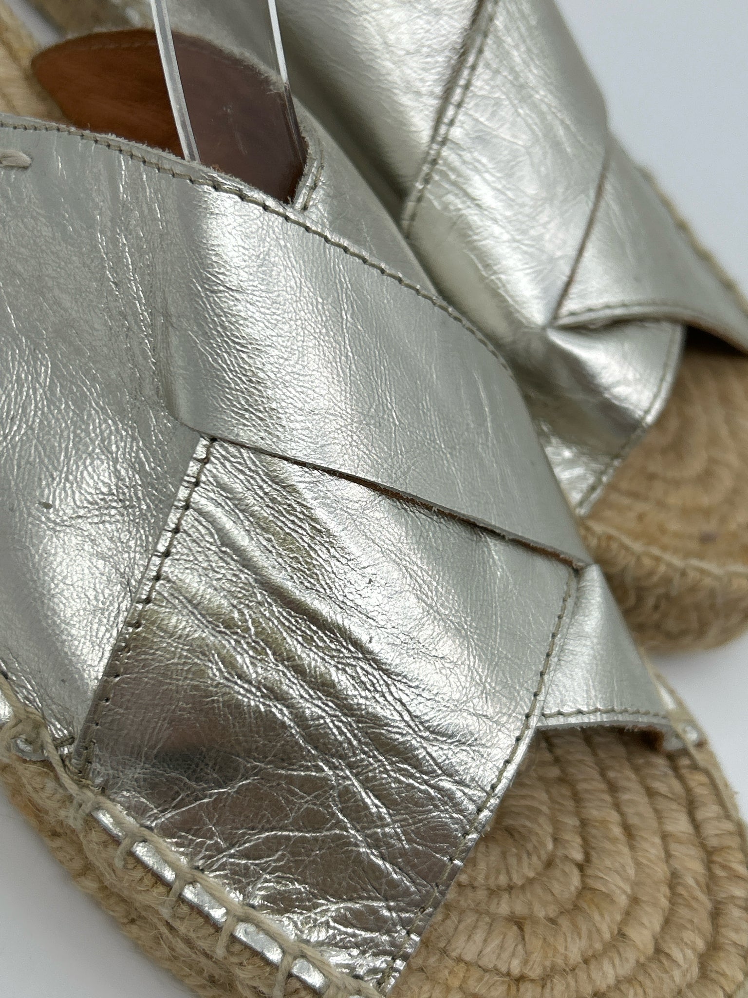 FREE PEOPLE Size 40 METALLIC SILVER Women Sandal