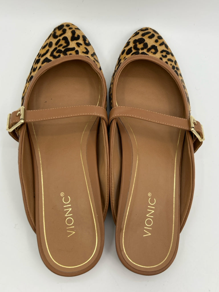 VIONIC Women Size 9 Animal Print Flats