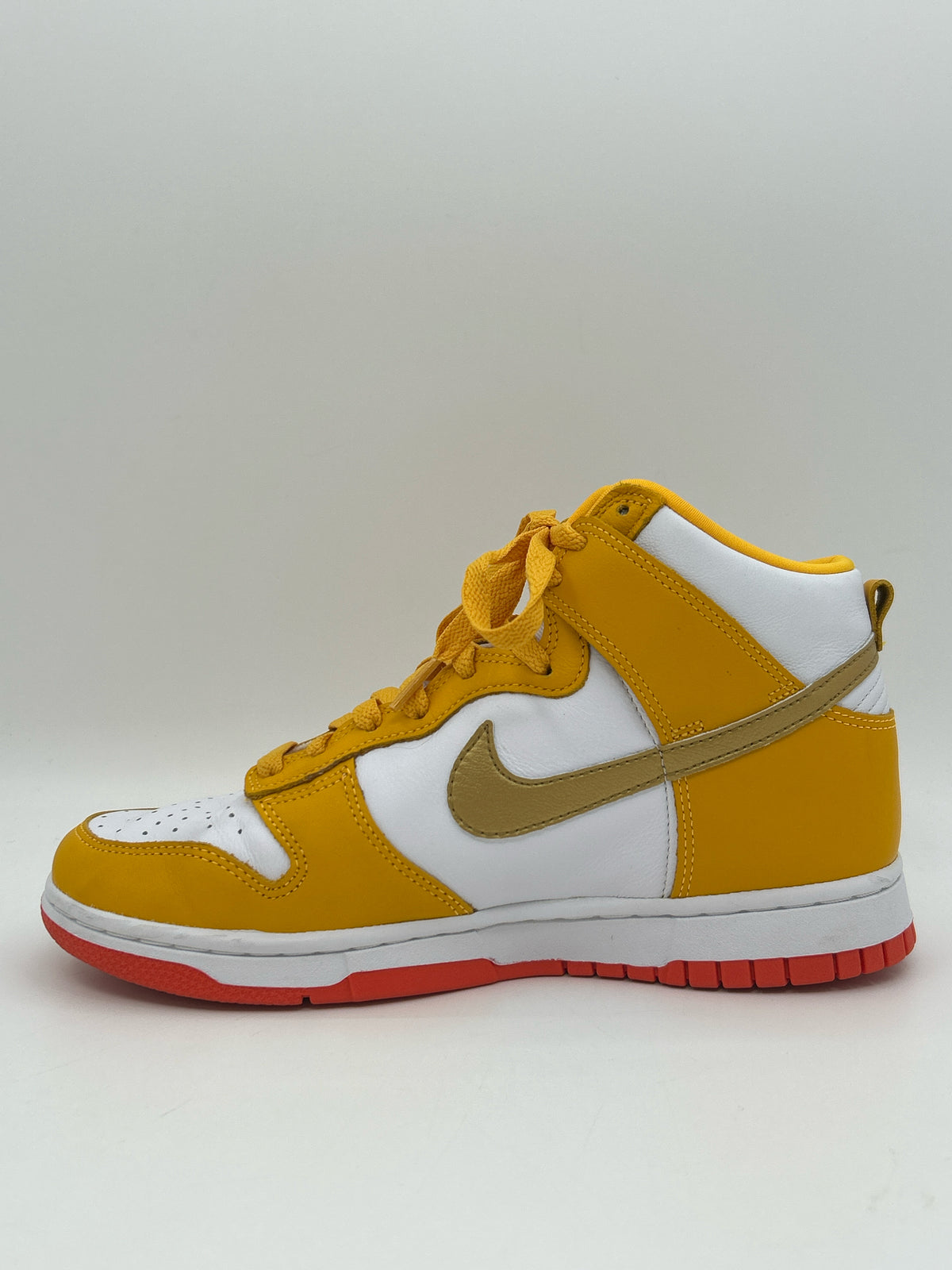 NIKE Size 8 Gold Women Sneakers