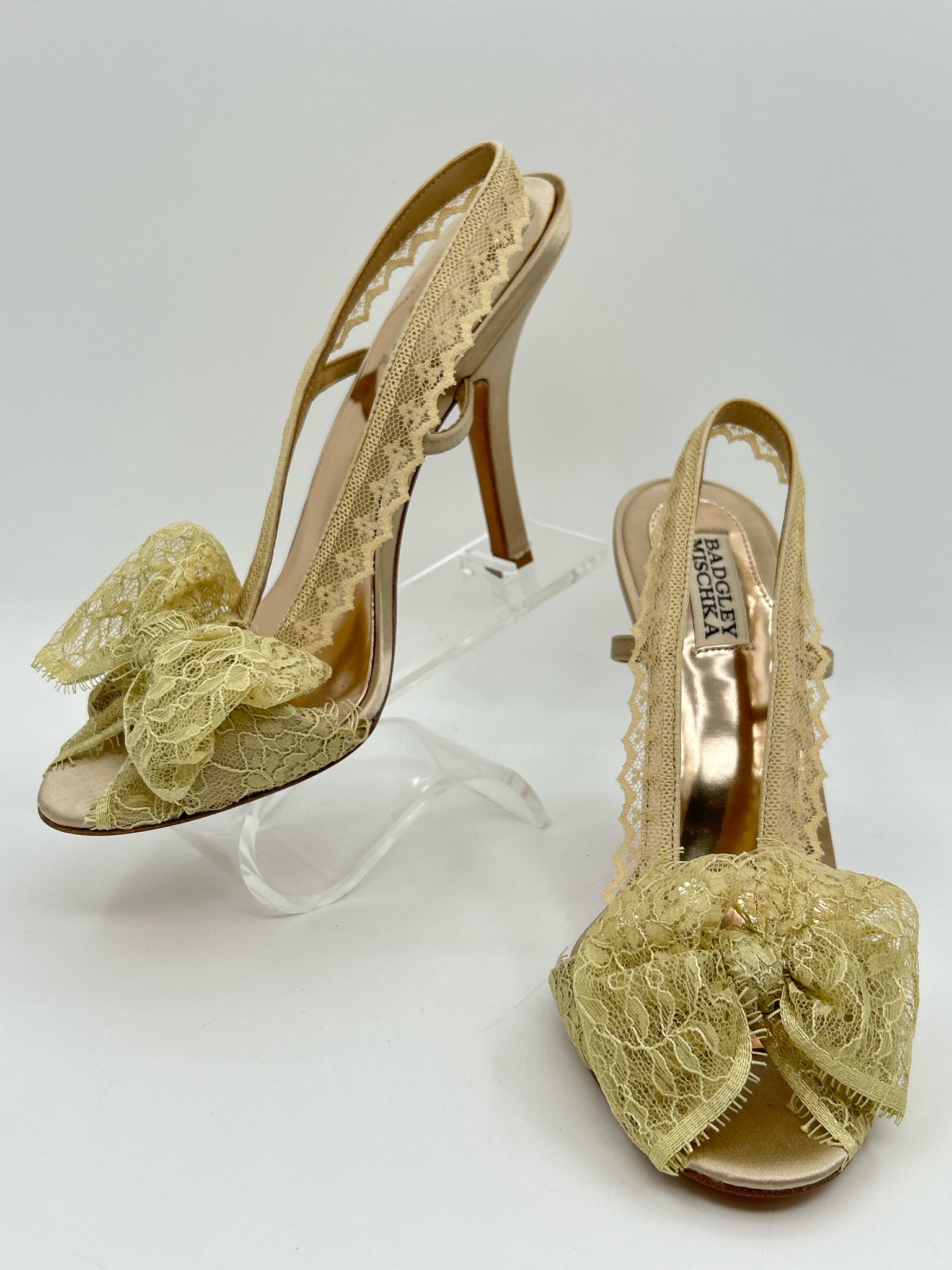 BADGLEY MISCHKA Size 8M Cream Women Sandal