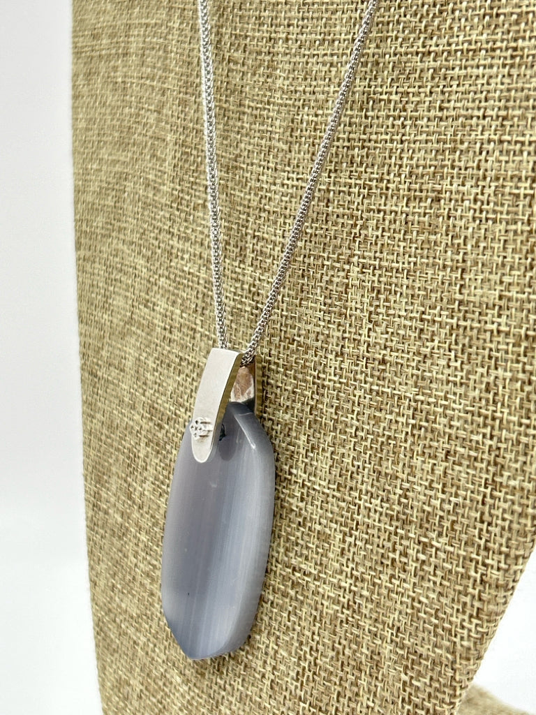 KENDRA SCOTT Grey Inez Necklace