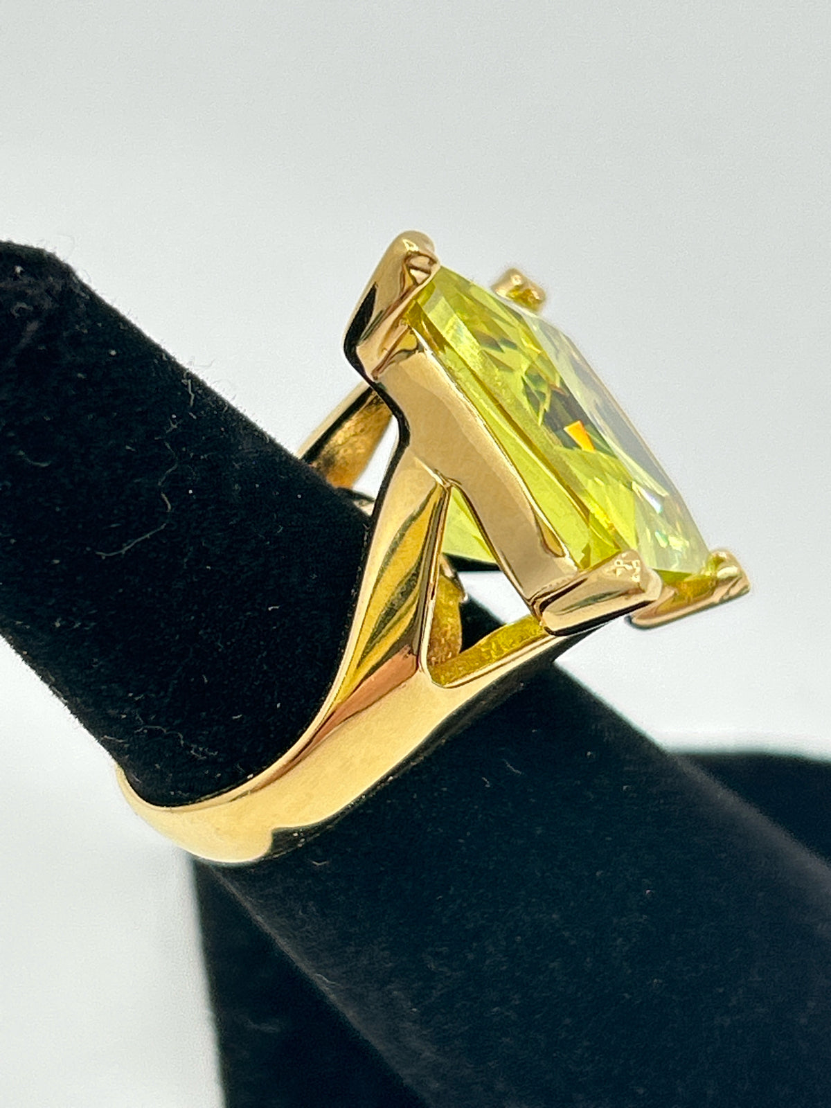 SUZANNE SOMERS Yellow Ring