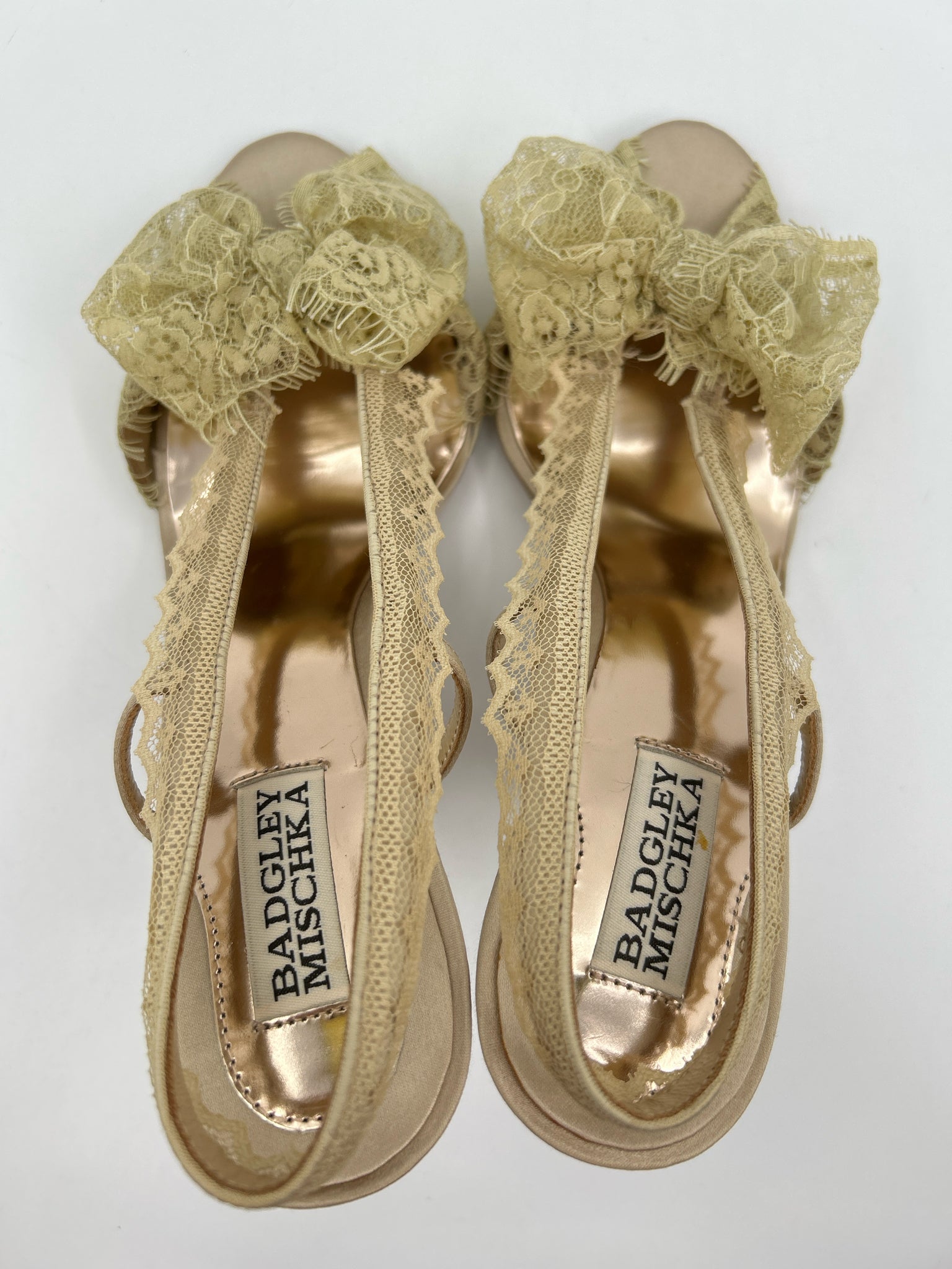 BADGLEY MISCHKA Size 8M Cream Women Sandal