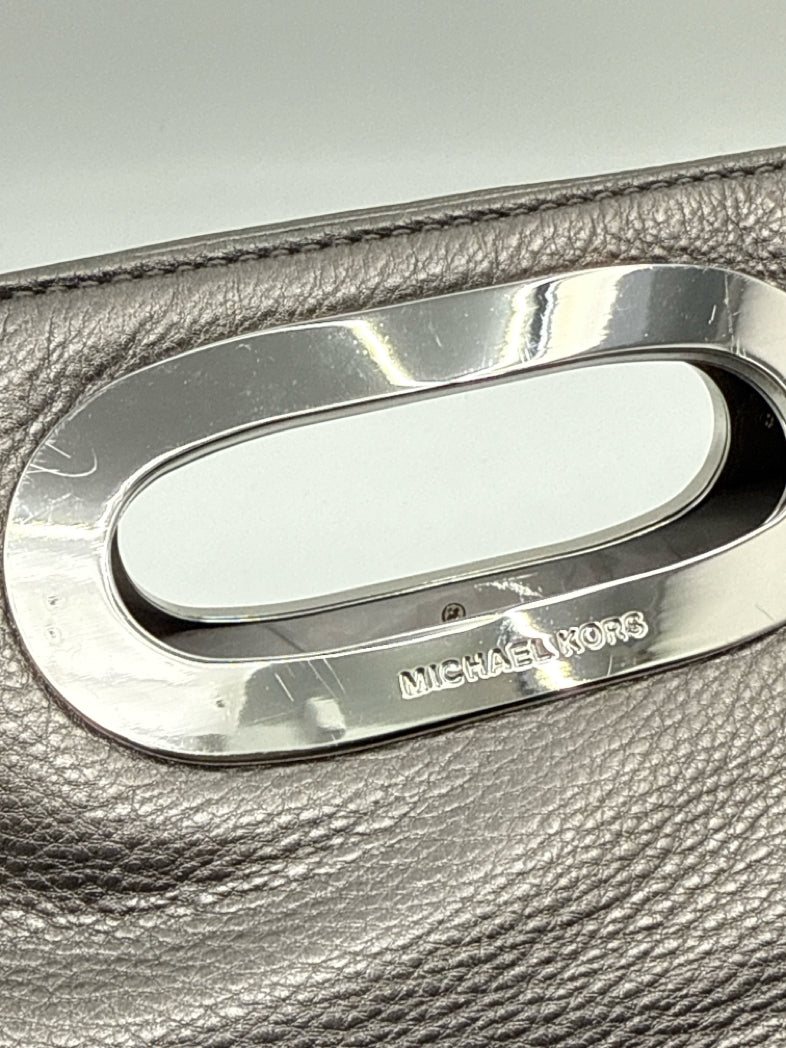 MICHAEL KORS METALLIC GREY Clutch