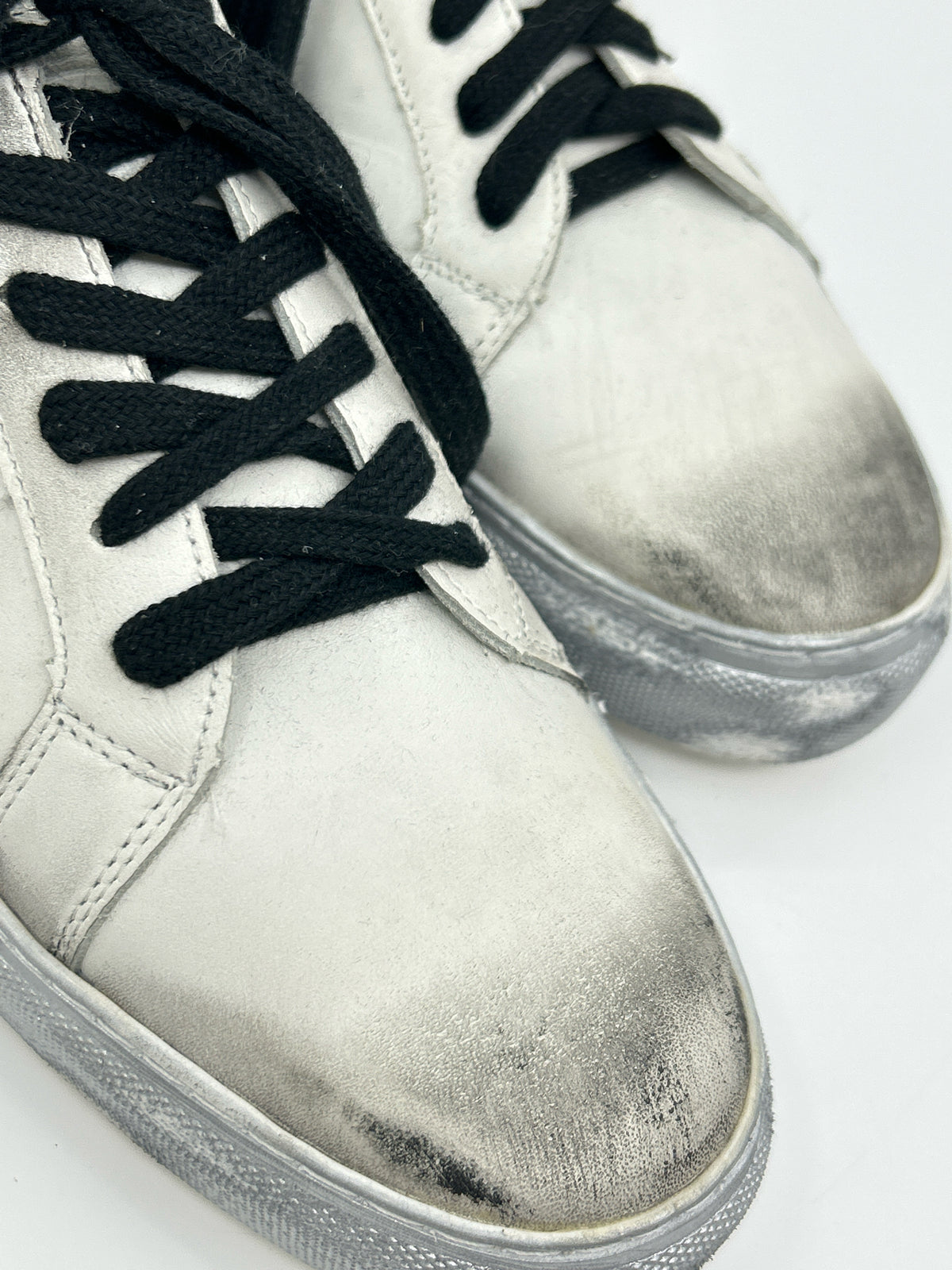 DINGO Size 9M White and black Women Sneakers
