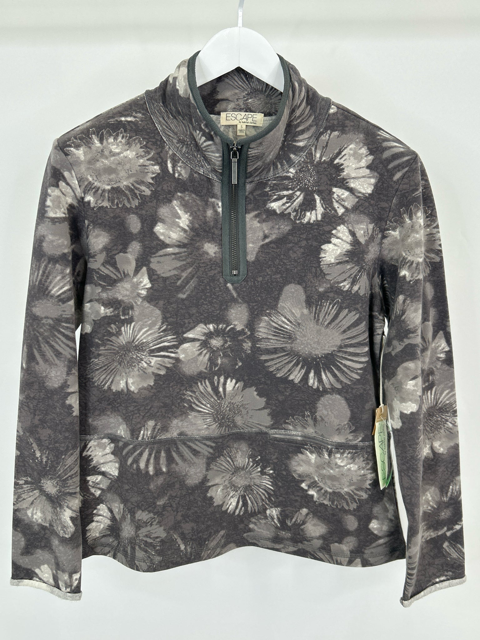 Escape by Habitat Clothes Size S Gray print Women Pullover