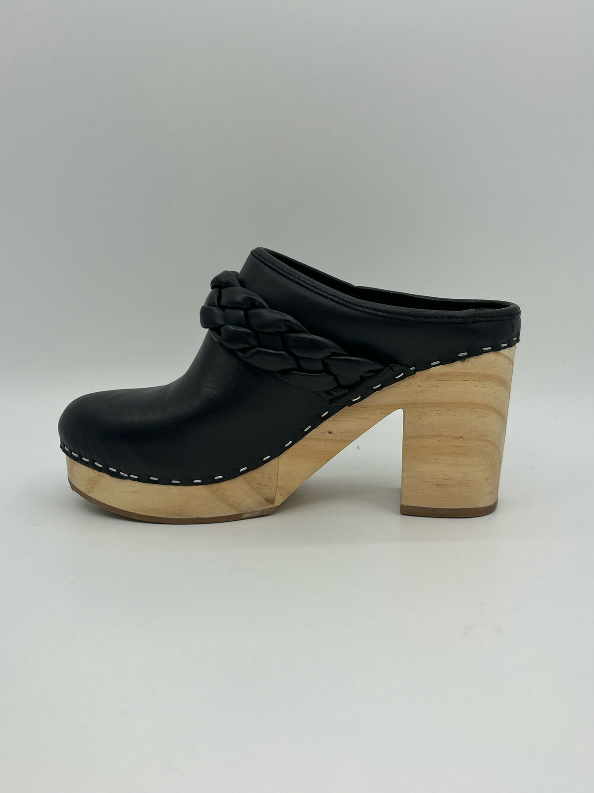 DOLCE VITA Size 7.5 Black Women Clogs