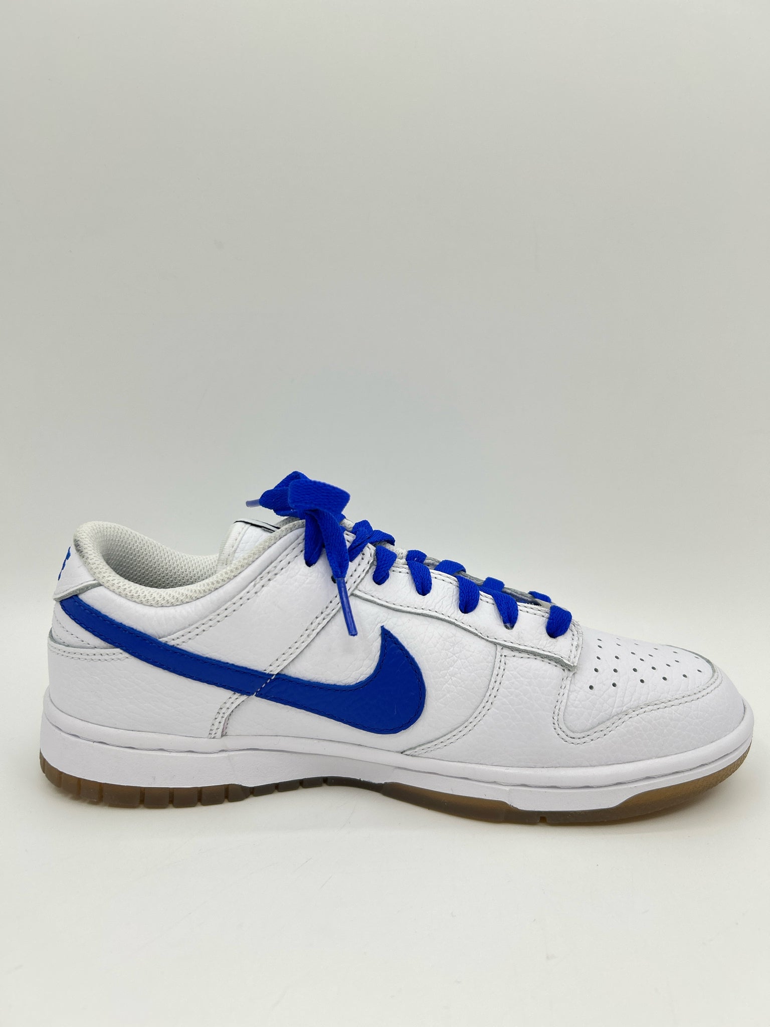 NIKE Size 7 BLUE & WHITE Women Sneakers